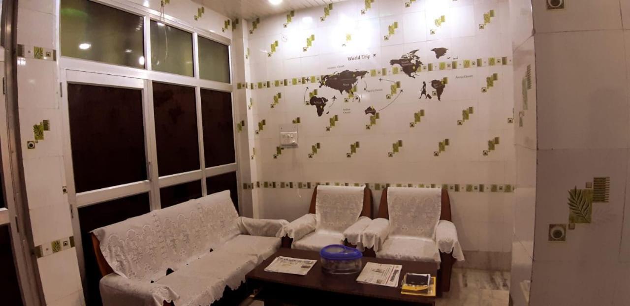 Blue Eye Backpackers Hostel 암리차르 외부 사진